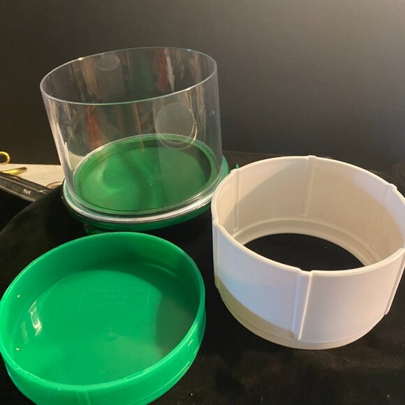 Prepara Guac-Lock Guacamole Storage Kitchen Gadget - Picture 5 of 6